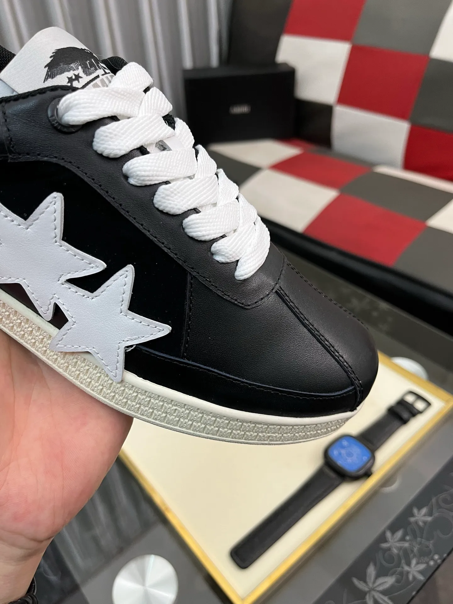 Men's shoes 💰420⌚️⌚️《AMIR*》New men's low-top casual sports sneakers bone shoes, another pair of irresistible bone shoes. Bone shoes are one of AMIRI's most popular items. They use first-layer cowhide uppers. The side bones are made of two cowhide laminations. They have a three-dimensional feel. The leather incisions are all oil-edged. Contrasting color design. Simple style. Fashionable sports. Customized metal LOGO nameplate to embellish shoelaces. Exclusive control of top version. Supports comparison. Breathable mesh lining Original rubber outsole A must-have item for daily leisure Suitable for various occasions Check it out if you pursue high quality Super cool uppers Size: 38-446️⃣ Colors available